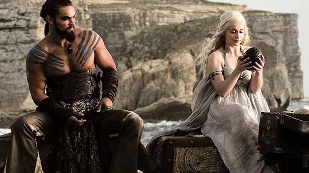 Khal Drogo and Daenerys Targaryen receiving gifts at their wedding feast.