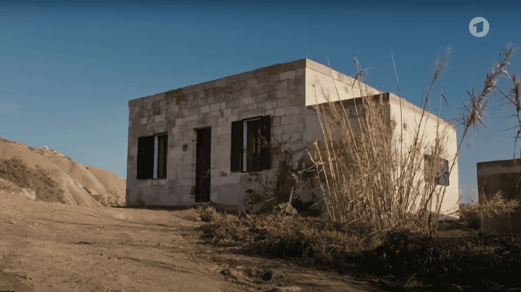 One story square building.