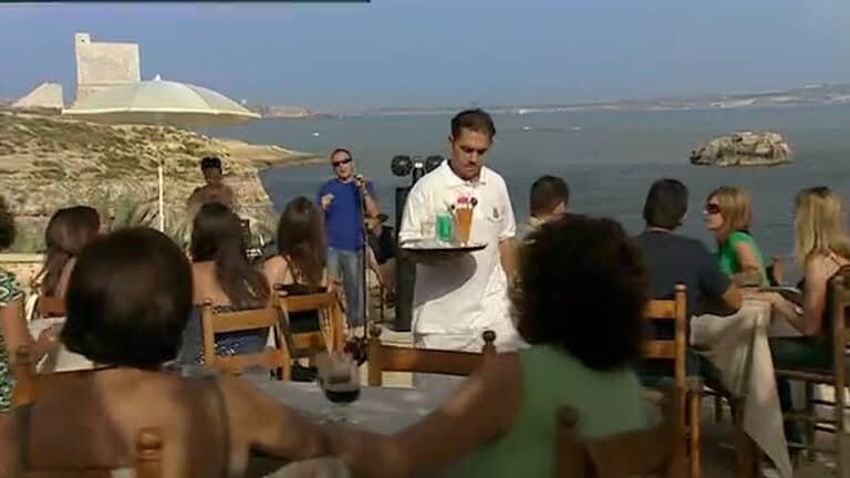 Karaoke at Ta Cenc's beach club